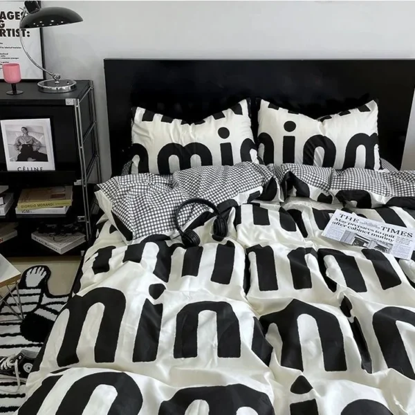 S7af473718dee49438a560bc666957419V.webp Ins Nordic Black Dot Bedding Set